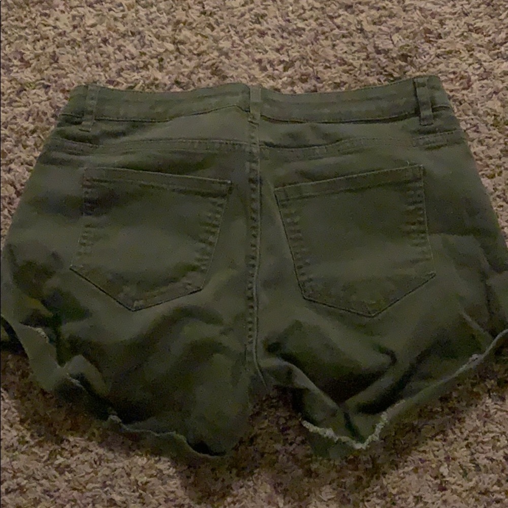 H&M SHORTS - Picture 3 of 3